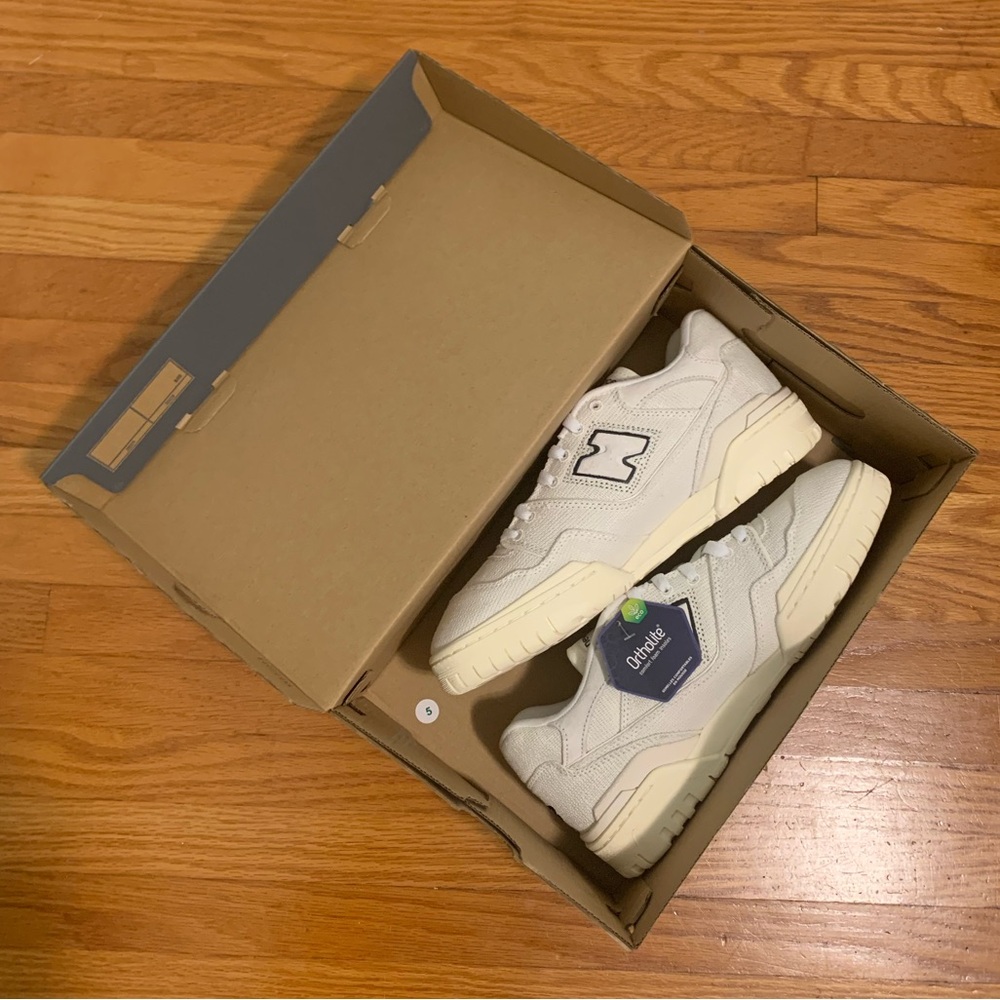 New Balance - Men's Sneakers in 550 (White Black)